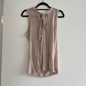 Hinge Women’s Cream Top in size small - perfect condition